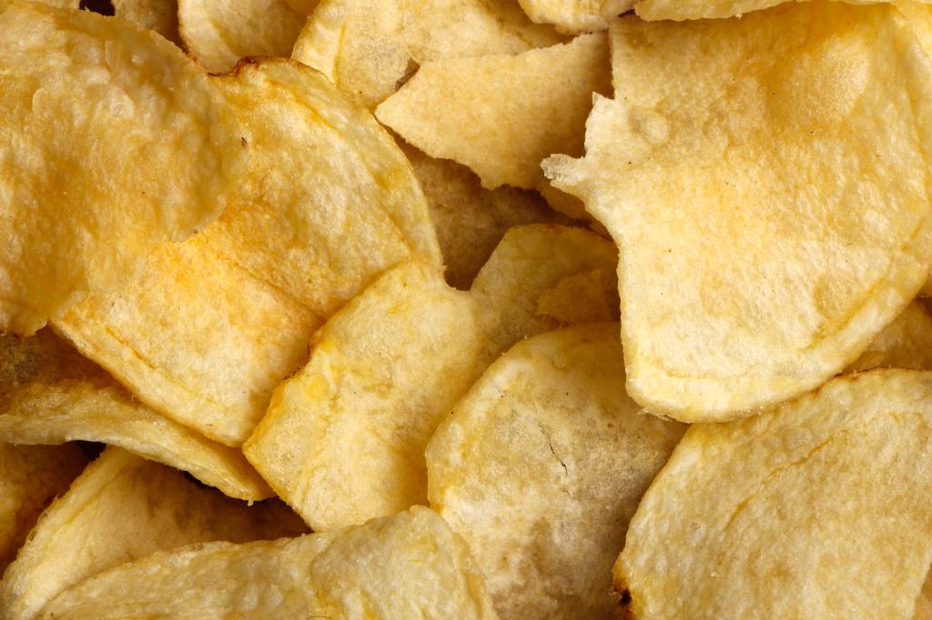 Library-goer eating Smith’s Original Sea Salt chips  receives cease-and-desist notice from cubicle&nbsp;neighbour.